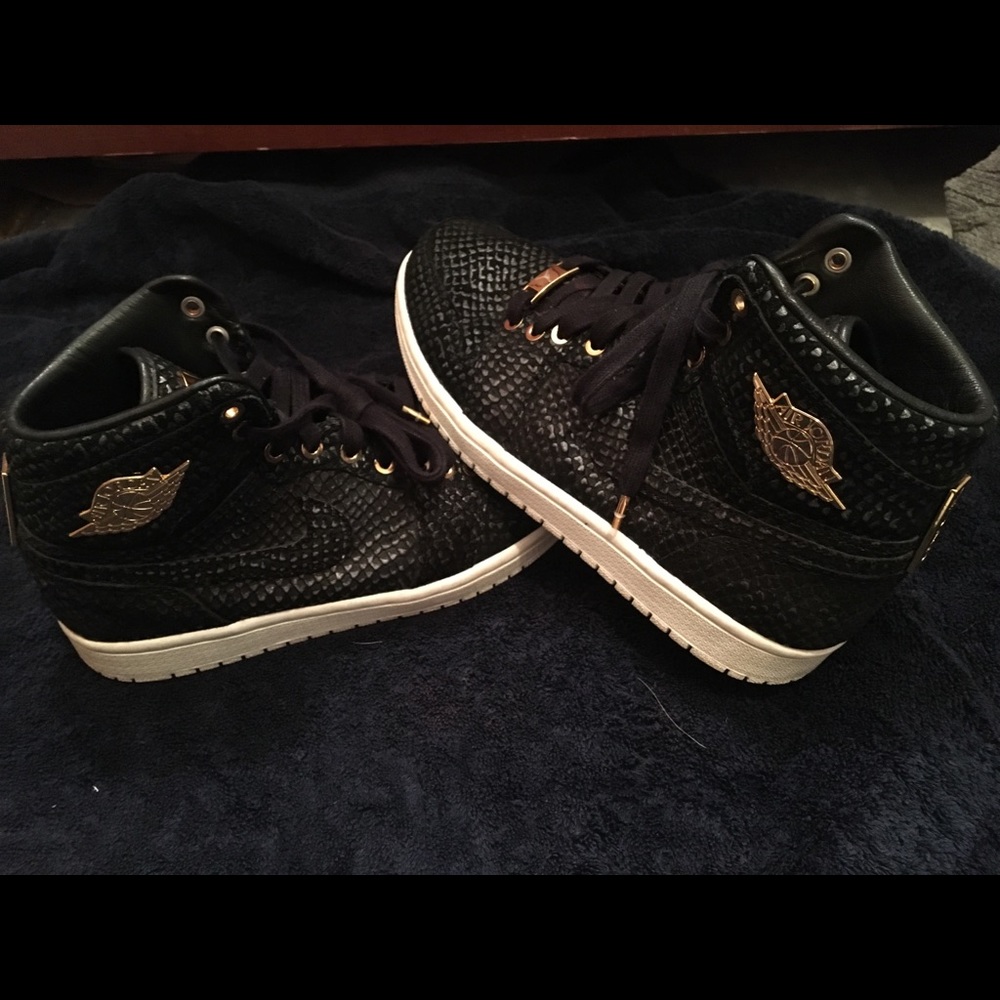 Jordan 1 Retro Pinnacle Black